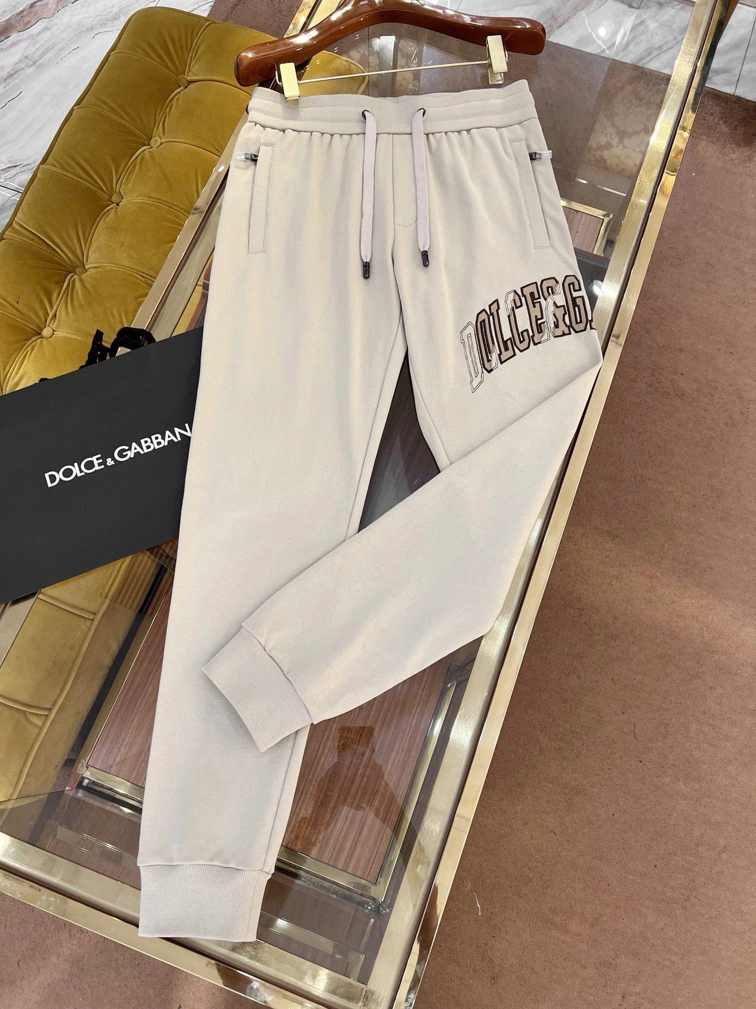 wg.luxury- 4o835& embroidery logo item:D-F409J1907